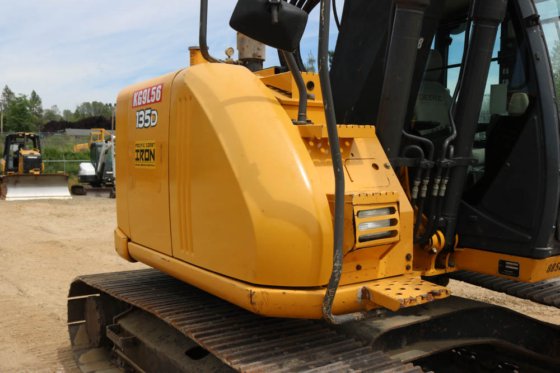 2012 DEERE 135D GRAAFMACHINE