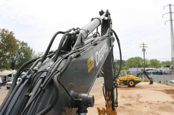 2012 DEERE 135D BAGGER