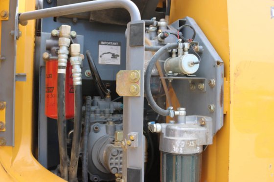 2012 DEERE 135D BAGGER