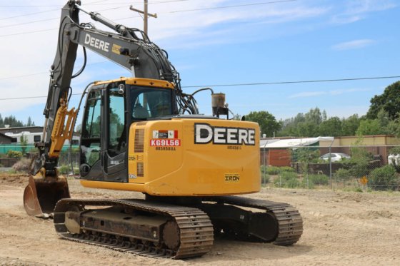 2012 DEERE 135D BAGGER