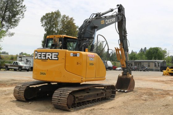 2012 DEERE 135D BAGGER