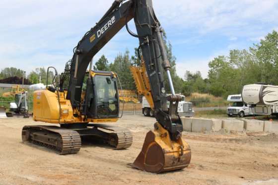 2012 DEERE 135D GRAAFMACHINE