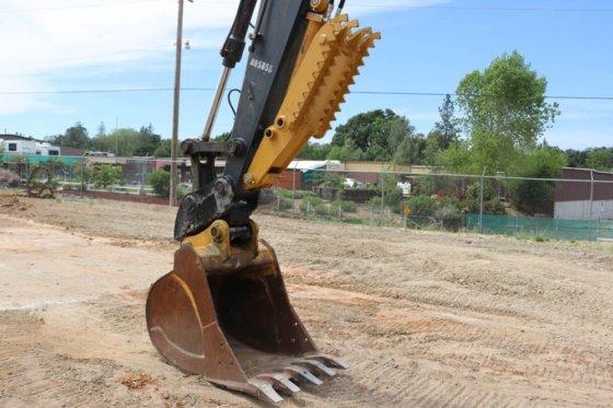 2012 DEERE 135D GRAAFMACHINE