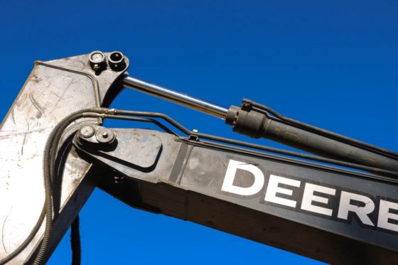 2012 DEERE 135D BAGGER