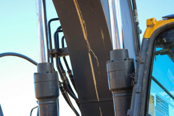 2012 DEERE 135D BAGGER