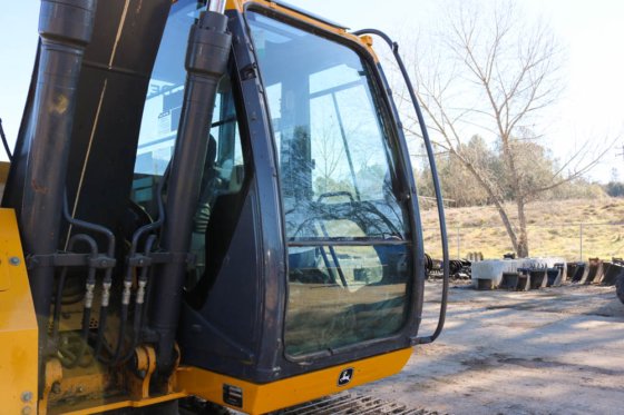 2012 DEERE 135D BAGGER