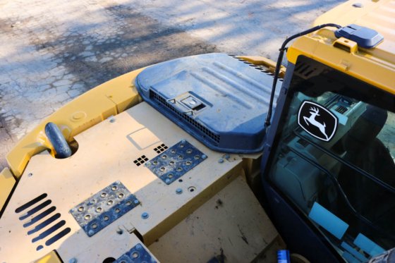 2012 DEERE 135D BAGGER