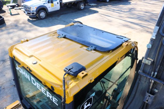 2012 DEERE 135D BAGGER