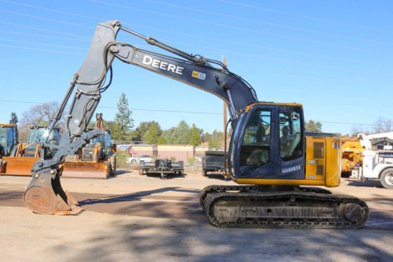 2012 DEERE 135D BAGGER