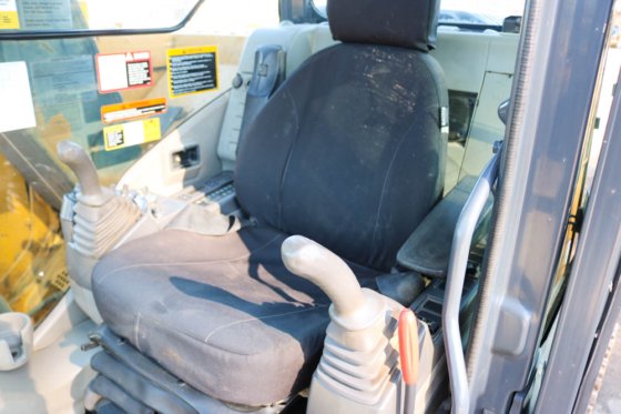 2012 DEERE 135D BAGGER