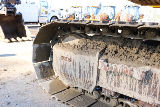 2012 DEERE 135D BAGGER