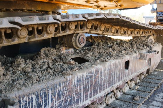 2012 DEERE 135D BAGGER