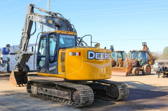 2012 DEERE 135D BAGGER