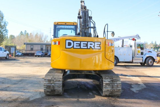 2012 DEERE 135D BAGGER