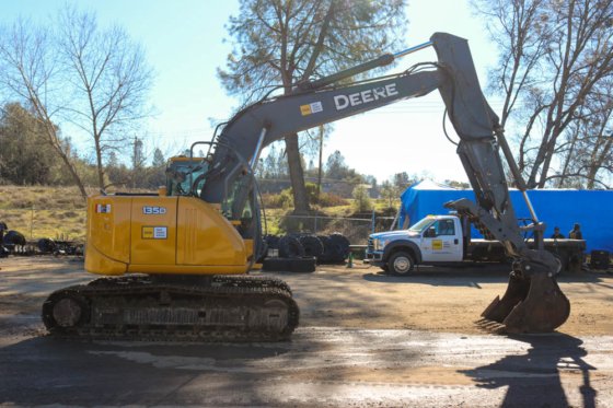 2012 DEERE 135D BAGGER