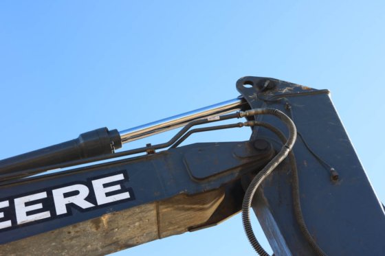 2012 DEERE 135D BAGGER