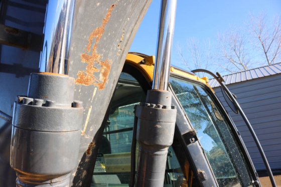 2012 DEERE 135D BAGGER