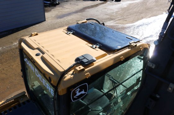 2012 DEERE 135D BAGGER