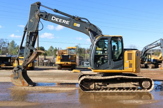 2012 DEERE 135D GRAAFMACHINE