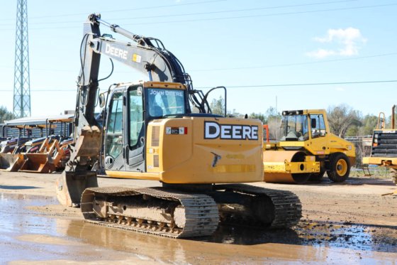 2012 DEERE 135D GRAAFMACHINE