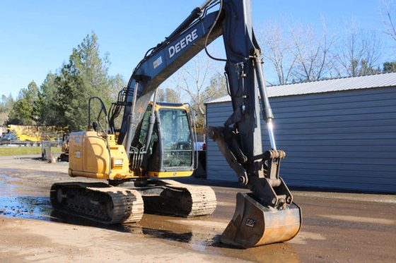 2012 DEERE 135D GRAAFMACHINE