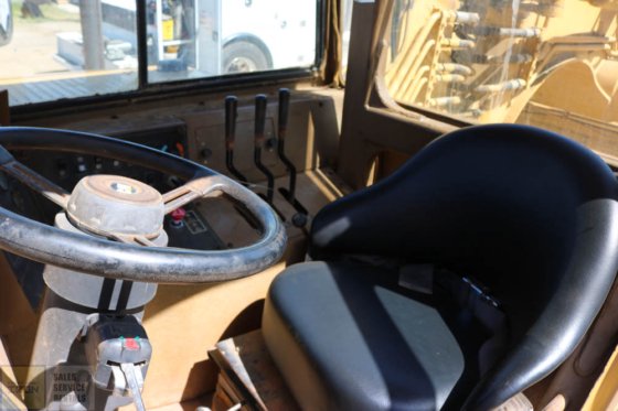 2004 CAT 613C SCHRAPER