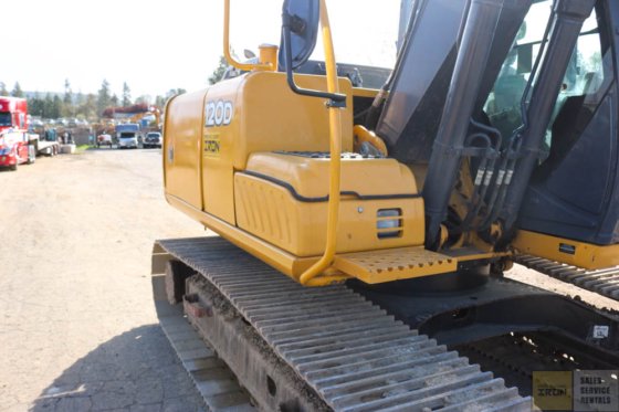 2012 DEERE 120D GRAAFMACHINE