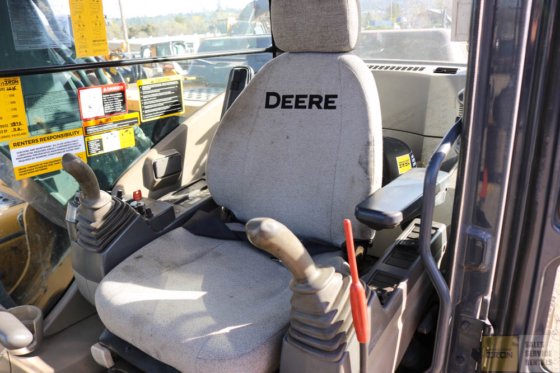 2012 DEERE 120D GRAAFMACHINE