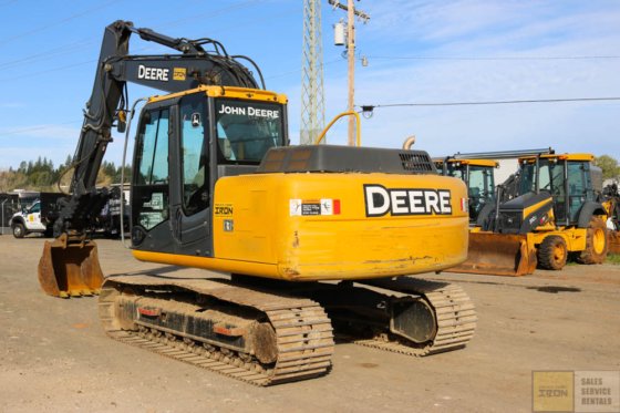 2012 DEERE 120D GRAAFMACHINE