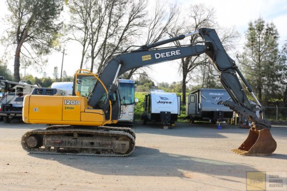 2012 DEERE 120D GRAAFMACHINE