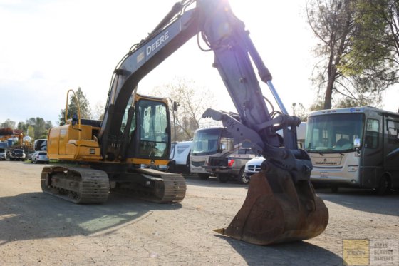 2012 DEERE 120D GRAAFMACHINE