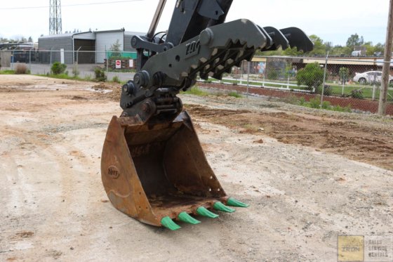 2013 DEERE 135D GRAAFMACHINE