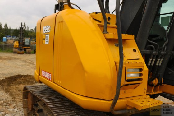 2013 DEERE 135D GRAAFMACHINE