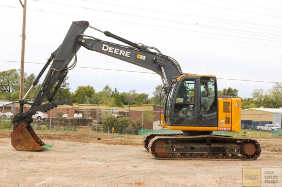 2013 DEERE 135D GRAAFMACHINE