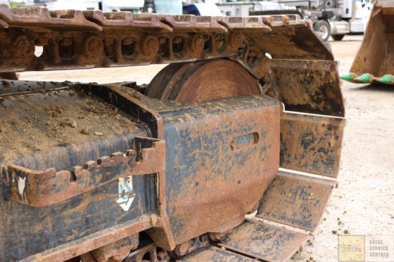 2013 DEERE 135D BAGGER