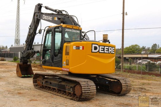 2013 DEERE 135D BAGGER