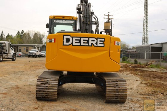 2013 DEERE 135D BAGGER