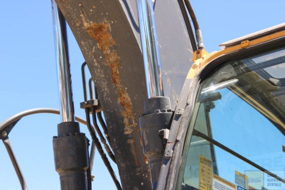 2012 DEERE 135D BAGGER