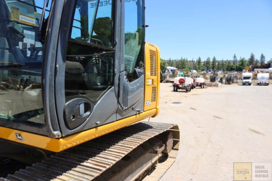 2012 DEERE 135D BAGGER