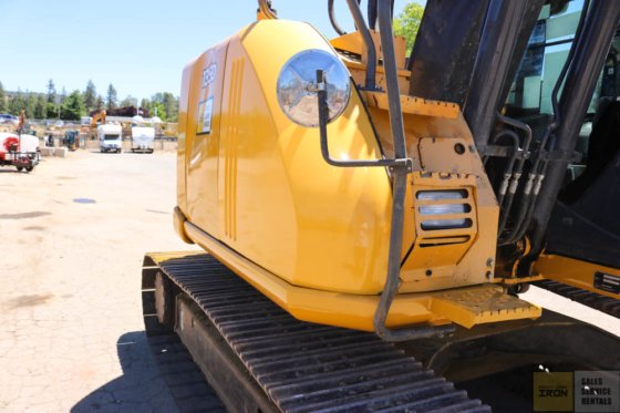 2012 DEERE 135D BAGGER