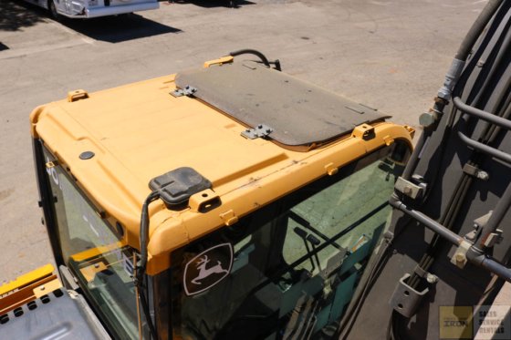 2012 DEERE 135D BAGGER