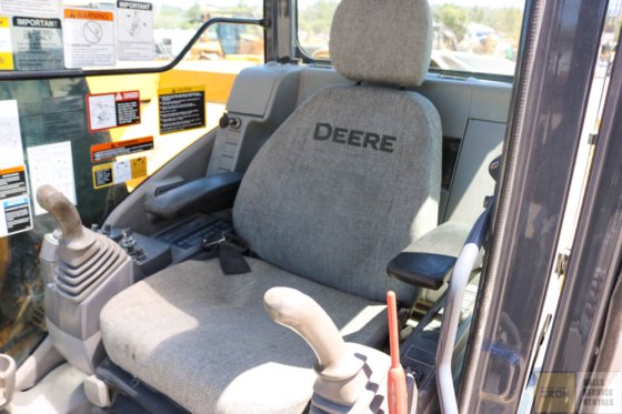 2012 DEERE 135D BAGGER