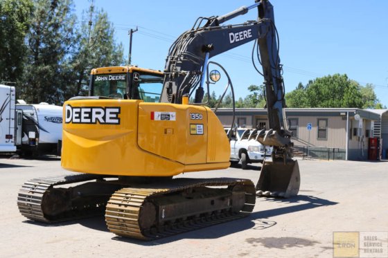 2012 DEERE 135D BAGGER