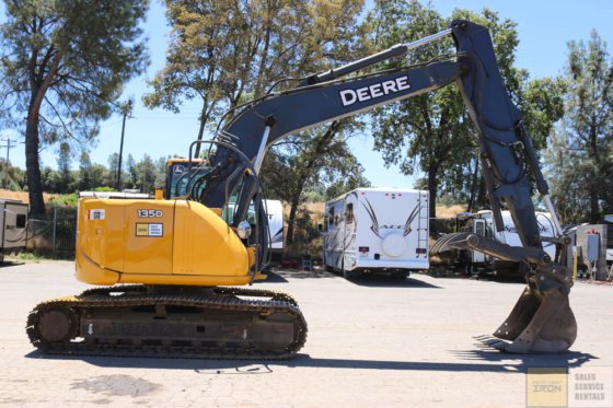 2012 DEERE 135D BAGGER
