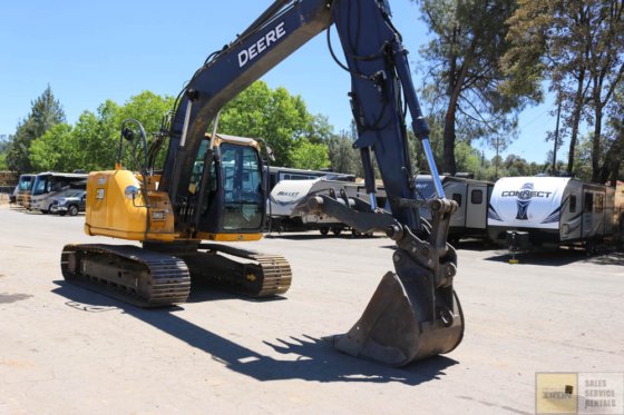 2012 DEERE 135D BAGGER