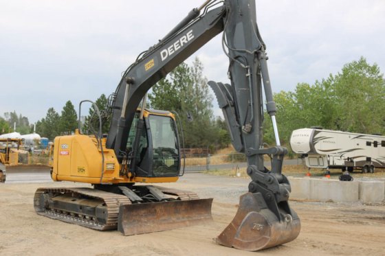 2013 DEERE 135D GRAAFMACHINE