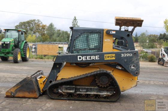 CHARGEUSE COMPACTE DEERE 329D 2013