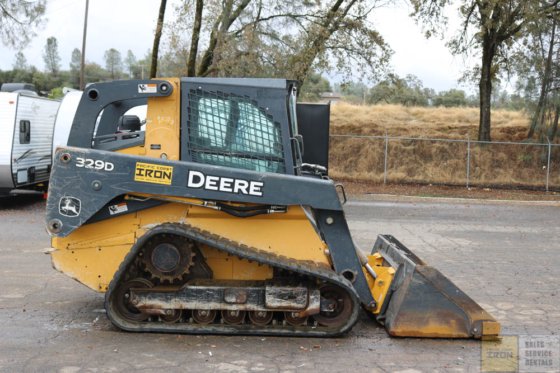 CHARGEUSE COMPACTE DEERE 329D 2013