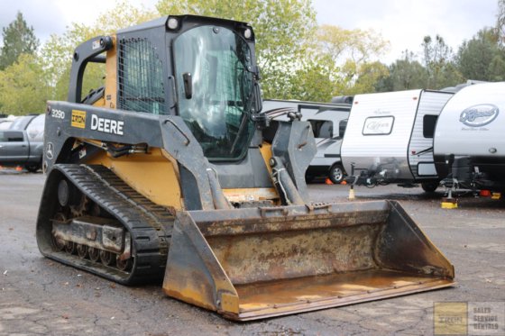 CHARGEUSE COMPACTE DEERE 329D 2013