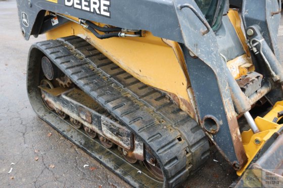 CHARGEUSE COMPACTE DEERE 329D 2013